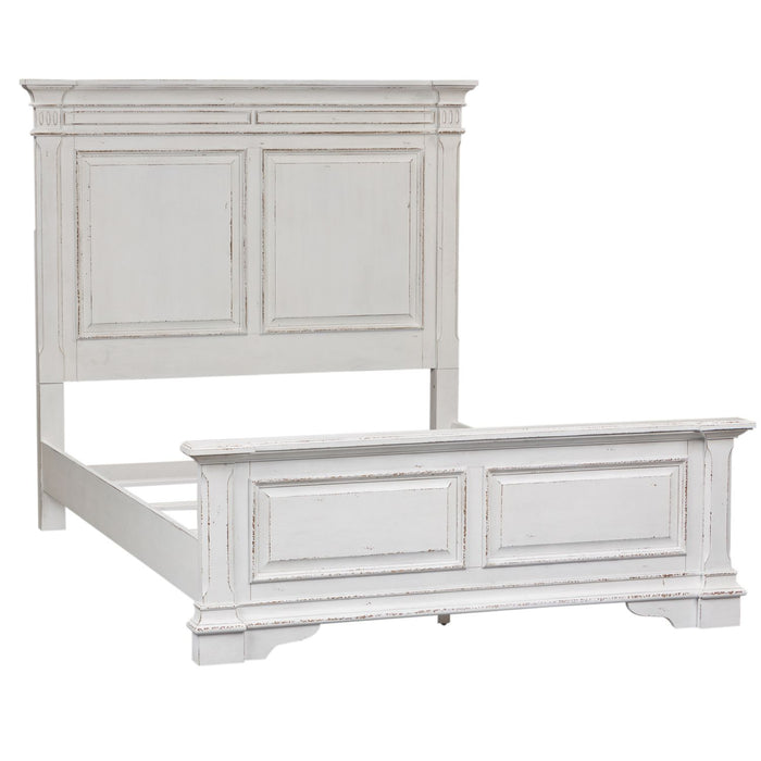 Abbey Park Queen Panel Bed, Dresser & Mirror